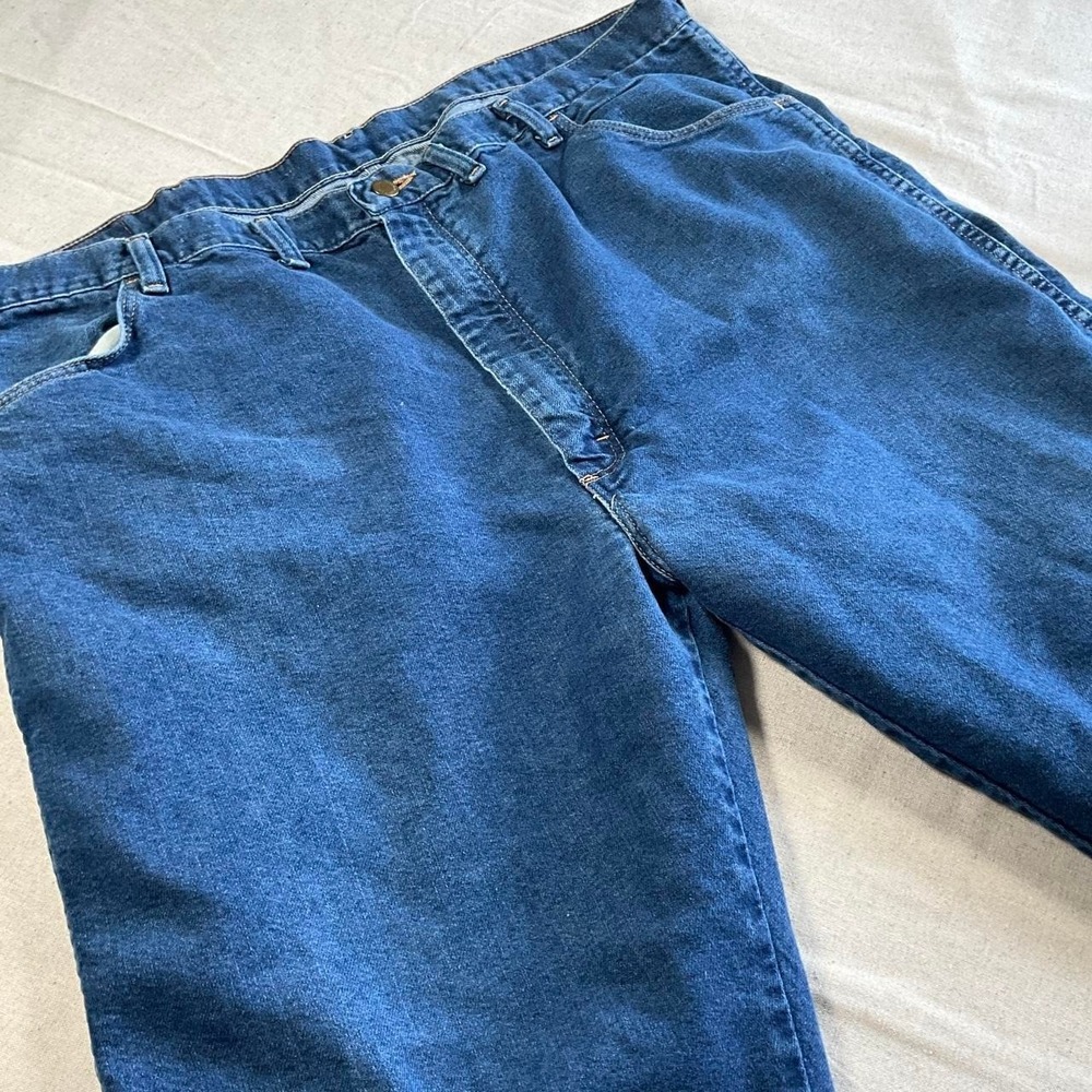 Mens Wrangler Regular Fit Straight Leg Denim Medium Wash Workwear Jeans (44x30)